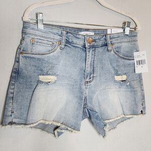 NWT STS Blue Aubrey lightwash distressed stretch denim shorts. Size 30 (10)